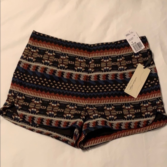 Forever 21 NWT Aztec Print Woven Shorts M - Picture 1 of 6